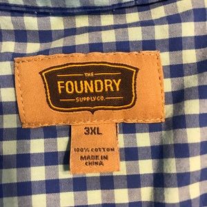 Men’s Button down plaid shirt